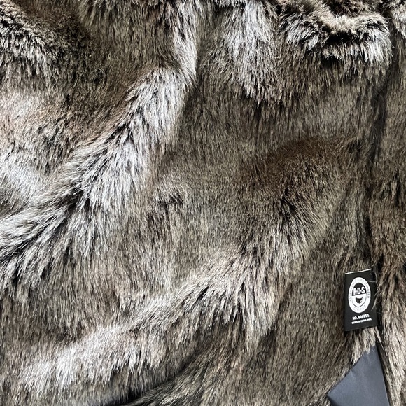 Tna Niseko Jacket with Hood - Picture 3 of 8